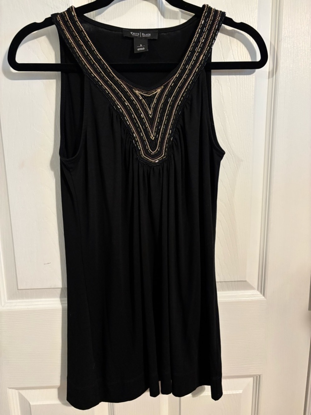 😍White House Black Market Black Embellished V-Neck Sleeveless Top Size small
